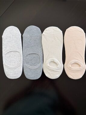 Old Navy No-Show Sock Set in Light Gray, Gray, Cream, Blush